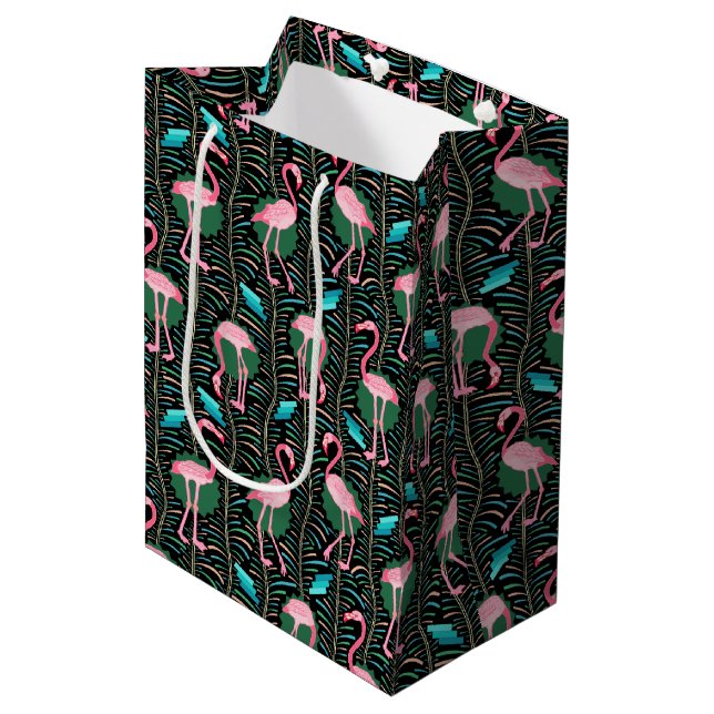 Rosa Deko-Muster-Farne der Flamingo-Vogel-20s Mittlere Geschenktüte (Vorderseite Schrägansicht)