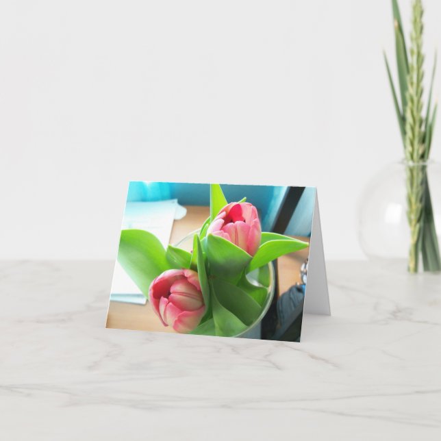Rosa Desktop-Tulpen auf einer leeren Karte (Vorderseite)