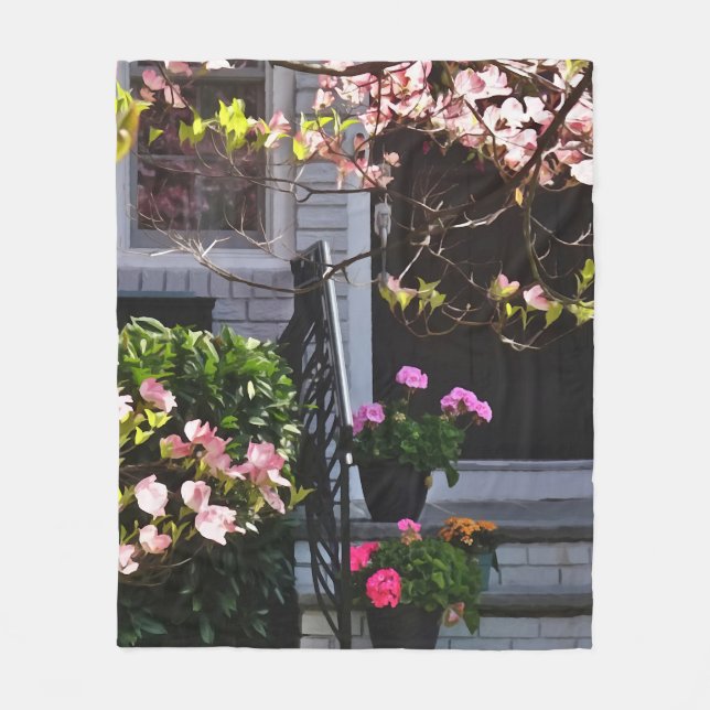 Rosa Dogwood und Pots of Geraniums Fleecedecke (Vorderseite)