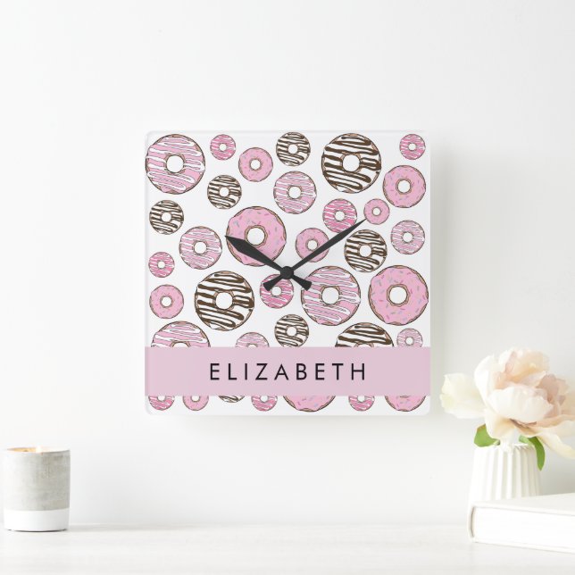 Rosa Donuts, weiße Donuts, Sprinklen, Ihr Name Quadratische Wanduhr (Zuhause)