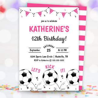 Rosa Einladung zum Geburtstag für Mädchen-Fußballp