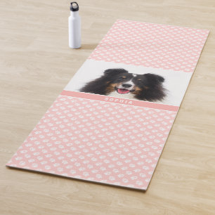 Rosa Errötung Individuelle Tierfotografie mit weiß Yogamatte