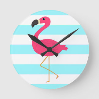 Rosa Flamingo auf hellen aquamarinen Streifen Runde Wanduhr