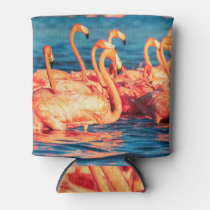 Rosa Flamingos, blaue Lagune, Natur. Dosenkühler