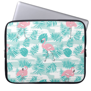 Rosa Flamingos, grüne Blätter aus Palmen, tropisch Laptopschutzhülle