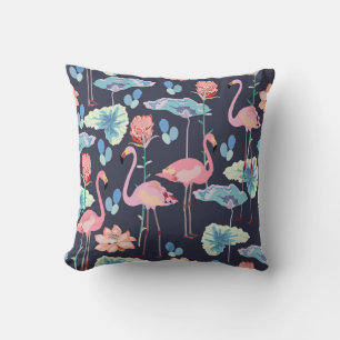Rosa Flamingos, umgeben von Lotus-Blume und Pro Kissen