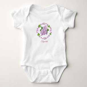 rosa Flieder mit Knospen und Blättern Kreis Wasser Baby Strampler