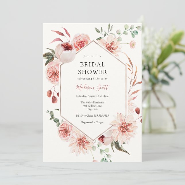 Rosa Florale und Grünrahmen Brautparty Einladung (Stehend Vorderseite)