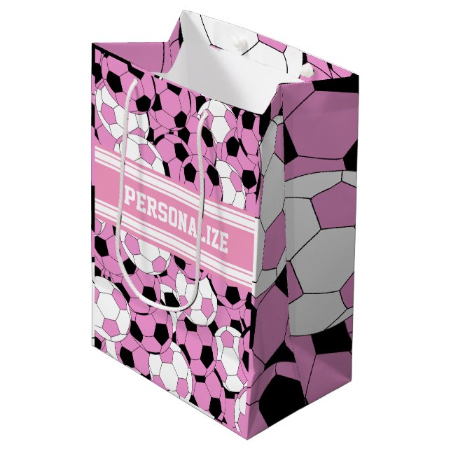 Rosa Fußball-Collage Mittlere Geschenktüte (Vorderseite Schrägansicht)