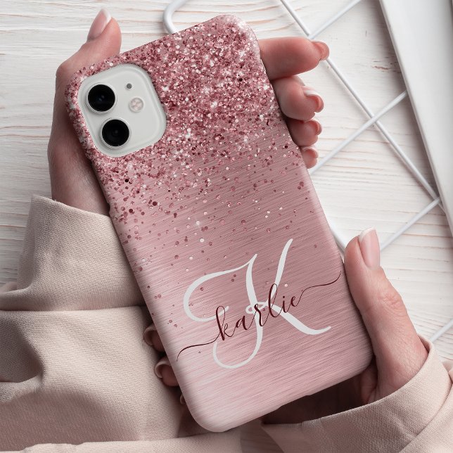 Rosa gebürsteter Glitzer Monogramm Name Case-Mate iPhone 14 Hülle (Von Creator hochgeladen)