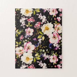 Rosa gelbe Rosen, schwarzer Hintergrund