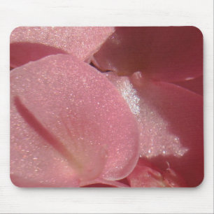 Rosa Geranium: fast massiv, hellrosa Mousepad