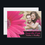 Rosa Gerbera Black Foto Save the Date Karte<br><div class="desc">Pink gerbera daisy Foto Hochzeit speichern Sie das Datum Ankündigung Karte. Die Farben auf dieser gerbera daisy Hochzeitskarte Save the Date sind heiß rosa und schwarz. Es wäre ideal für eine Hochzeit mit einem rosa gerbera daisy Blumenmotiv. Fuchsienrosa Gerbertönen sind eine lebendige und hübsche Blume und machen eine große Auswahl...</div>