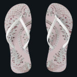Rosa Gibson-Mädchen Flip Flops<br><div class="desc">Der Entwurf für diese drehen Reinfälle wird inspiriert durch einen kleinen Tee Saucer um, der an einem großen antiken Speicher in Gibsonville, NC gefunden wird. Während nicht ein sehr altes Stück Eisenstein, das Firmaenglische Eisenstein-Geschirr, in Adressaten im Jahre 1994 einstieg und ich glaubte gezwungen, um das rote und weiße Muster...</div>