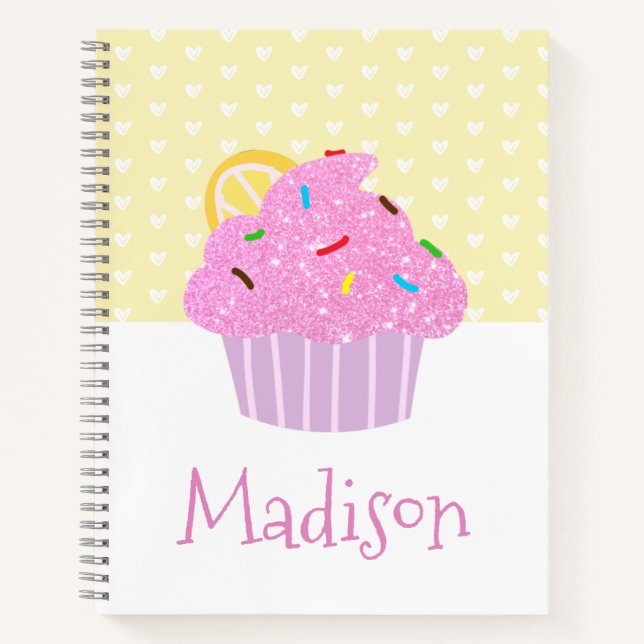 Rosa Glitzer Cupcake auf Gelbweißer Herzname Notizbuch (Vorderseite)