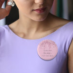 Rosa Glitzer Tropfen Button<br><div class="desc">Für eine 21. Geburtstagsparty (oder jedes Alter). Ein rosa Hintergrund mit Imitaten Glitzer Tropfen,  Farbe tropfend aussehen. Personalisieren und fügen Sie ein Datum ,  Name und Alter 21. Der Name wird mit einem handgeschriebenen Stilskript geschrieben. Ideal als Gastgeschenk oder als Save the Date Erinnerung für Ihre Gäste.</div>