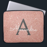 Rosa-Glitzer und Sparklogramm Laptopschutzhülle<br><div class="desc">Rosa Rose Gold und Karkohle Grau (Grau) Imitat Glitzer und sparkle Elegant Monogram Case. Dieser Fall kann so angepasst werden,  dass er Ihren Anfangs- und Vornamen enthält.</div>