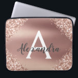 Rosa-Glitzer und Sparklogramm Laptopschutzhülle<br><div class="desc">Rosa Rose Gold Imitate Glitzer und sparkle Metallic Foil Elegant Monogram Case. Dieser Fall kann so angepasst werden,  dass er Ihren Anfangs- und Vornamen enthält.</div>