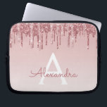 Rosa-Glitzer und Sparklogramm Laptopschutzhülle<br><div class="desc">Blush Pink - Rose Gold Imitate Dripping Glitzer und sparkle elegante Monogram Laptop Gehäuse. Dieser mit Monogramm Fall kann so angepasst werden,  dass er Ihren Anfangs- und Vornamen enthält.</div>