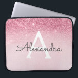 Rosa-Glitzer und Sparklogramm Laptopschutzhülle<br><div class="desc">Blush Pink - Rose Gold Ombre Imitats Glitzer und sparkle Moderne und elegante Monogram Case. Dieser Fall kann so angepasst werden,  dass er Ihren Anfangs- und Vornamen enthält.</div>