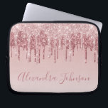 Rosa-Gold-Glitter-Monogramm Laptopschutzhülle<br><div class="desc">Blush Pink - Rose Gold Imitat Dripping Glitzer und sparkle elegante Monogram Girly Niedlich Laptop Computer Case oder Sleeve. Dieser Fall kann so angepasst werden,  dass er den Namen Ihres Signaturskripts enthält.</div>