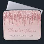 Rosa-Gold-Glitter-Monogramm Laptopschutzhülle<br><div class="desc">Blush Pink - Rose Gold Imitats Dripping Glitzer und sparkle elegante Monogram Business Beruflich Hair und Make up Beauty Promotional Laptop Computer Case oder Sleeve. Dieser Fall kann so angepasst werden,  dass er Ihren Skriptnamen und Ihren Job- oder Positionstitel enthält.</div>