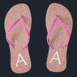 Rosa-Gold-Glitzer und Sparklogramm Flip Flops<br><div class="desc">Rosa Rose Gold Imitate Glitzer und Sparkle Girly Beach Hochzeitspaare Flip Flops. Diese Girly Pink Rose Gold Flip Flops können auf Ihren Vor- und Erstnamen angepasst werden und sind ein perfektes Brautparty,  Junggeselinnen-Abschied oder Geburtstagsparty am Strand.</div>