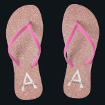 Rosa-Gold-Glitzer und Sparklogramm Flip Flops<br><div class="desc">Rosa Rose Gold Imitate Glitzer und Sparkle Girly Beach Hochzeitspaare Flip Flops. Diese Girly Pink Rose Gold Flip Flops können auf Ihren Vor- und Erstnamen angepasst werden und sind ein perfektes Brautparty,  Junggeselinnen-Abschied oder Geburtstagsparty am Strand.</div>