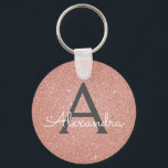 Rosa-Gold-Glitzer und Sparklogramm Schlüsselanhänger<br><div class="desc">Rosa Rose Gold Imitate Glitzer und sparkle Eleganter Schlüsselanhänger. Diese Schlüsselanhänger können auf Ihren Vor- und Vornamen angepasst werden und sind ein perfektes Brautparty-,  Junggeselinnen-Abschied- oder Geburtstagsgeschenk.</div>