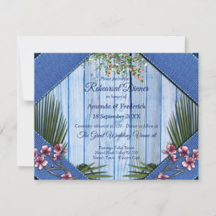 Rosa grafische Blume auf der Textur aus blauem Hol Einladung