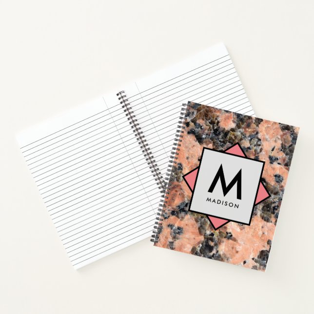 Rosa Granitgestein mit Ihrem Namen und Monogramm a Notizbuch (Innenseite)