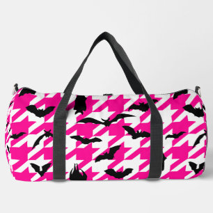 Rosa Hahnentrittmuster zwischen schwarzen Fledermä Duffle Bag