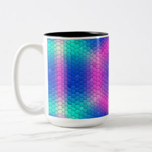 Rosa Hexagon Mosaik auf blauem Gradient Zweifarbige Tasse