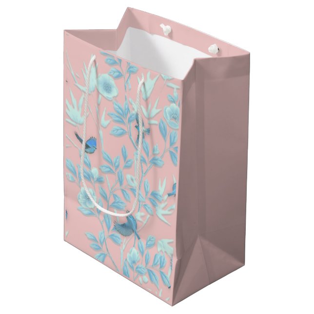 Rosa Hintergrund mit Vögeln und Blume Mittlere Geschenktüte (Vorderseite Schrägansicht)