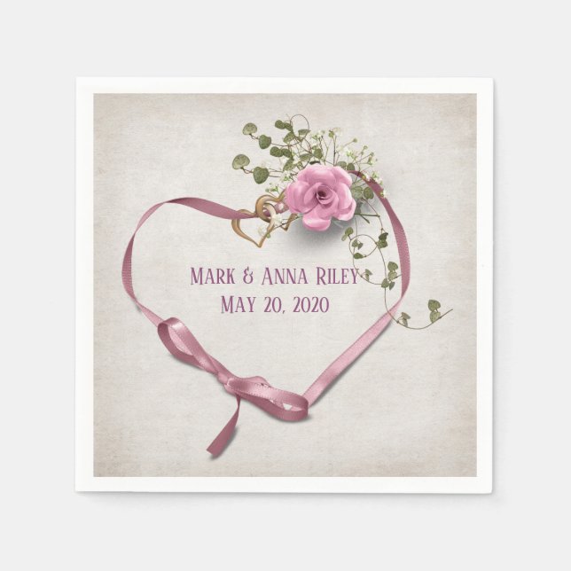 Rosa Hochzeitsbandherz mit Ringen und Rose Serviette (Vorderseite)