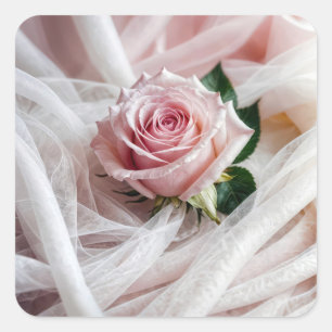 Rosa Hochzeitsrose auf Tüll Quadratischer Aufkleber