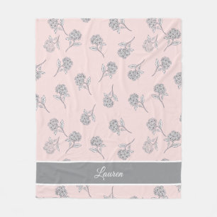 Rosa Hortensien-Blumenmuster-Monogramm Fleecedecke
