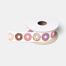 Rosa Icierte Donuts mit Sprinklen-Muster-Party