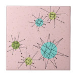Rosa Iconic AtomSternexplosion-Keramik-Fliese Fliese<br><div class="desc">Dieses rosa Iconic AtomSternexplosion-kleine Keramik-Fliesenmuster kennzeichnet iconic AtomSternexplosionen. Das ist recht! Die alte Schule, First Lady, den Rosa Hintergrund mit Goldtupfen färbte, ist- der perfekte Hintergrund für den vibrierenden Türkis, den beruhigenden Sellerie und farbigen die Kreise des kitschy Birnengrüns. Die Stellen der Farbe werden sporadisch in verschiedene Größen mit der...</div>