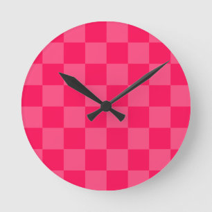 Rosa karierter Hintergrund Runde Wanduhr