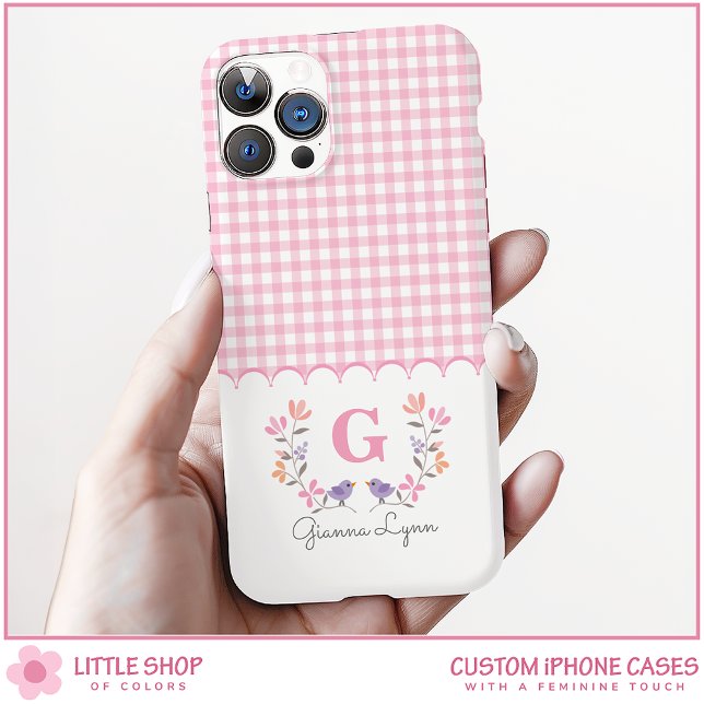 Rosa kariertes Monogramm mit Blumenmuster iPhone 16 Hülle (Von Creator hochgeladen)