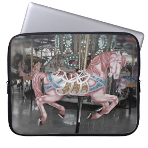 Rosa Karussellpferd Laptopschutzhülle