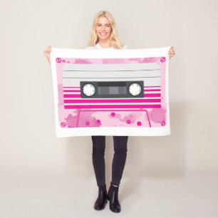 Rosa Kassettenband mit rosa Aquarellfarbensplitter Fleecedecke