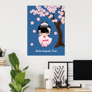Rosa Kimono Kawaii Kokeshi-Puppe auf Blau Poster