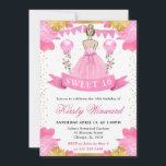 Rosa Kleid Blonde Prinzessin Sweet 16 Einladung<br><div class="desc">Elegante Aquarelldruckerin mit blonden Haaren in rosa Kleiderdesign mit rosa und goldenen Blume,  Ballons und vergoldeten Glitzer Konfetti.</div>