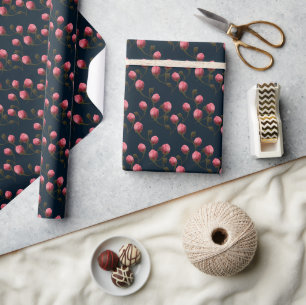 Rosa Knospen auf dunkelblauem Hintergrund Geschenkpapier