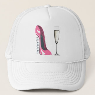 Rosa Korkenzieher-Stilett-Schuh und Champagne-Glas Truckerkappe