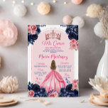 Rosa Kronen und blaue Blütenprinzessin Mis Quince Einladung<br><div class="desc">Rosa Krone & Navy Blauer Blumenprinzessin Mis Quince Einladung Quinceañera,  Mis Quince 15 Anos,  16. Geburtstag Schmetterling.</div>