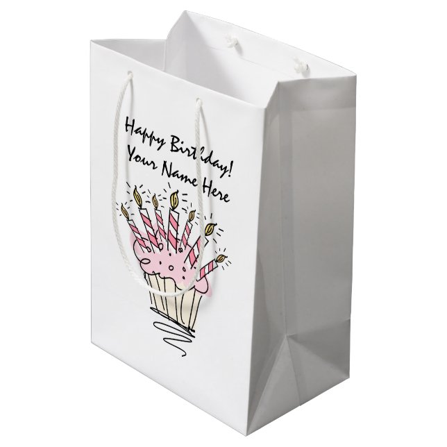 Rosa Kuchen mit Birthday Kerzen personalisiert Mittlere Geschenktüte (Rückseite Schrägansicht)