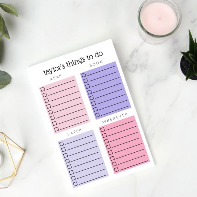 Rosa, Lila organisierte Dinge zu tun Post-it Klebezettel (Von Creator hochgeladen)